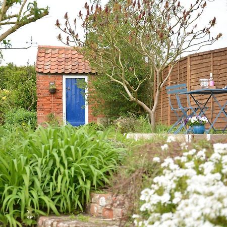1 Tunns Cottages, Rushmere, Nr Beccles Buitenkant foto