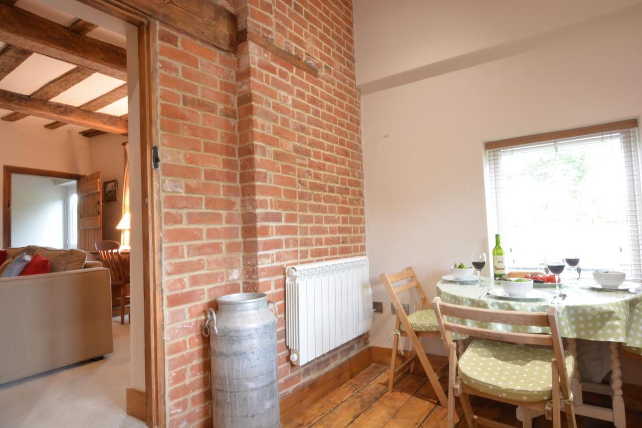 1 Tunns Cottages, Rushmere, Nr Beccles Buitenkant foto