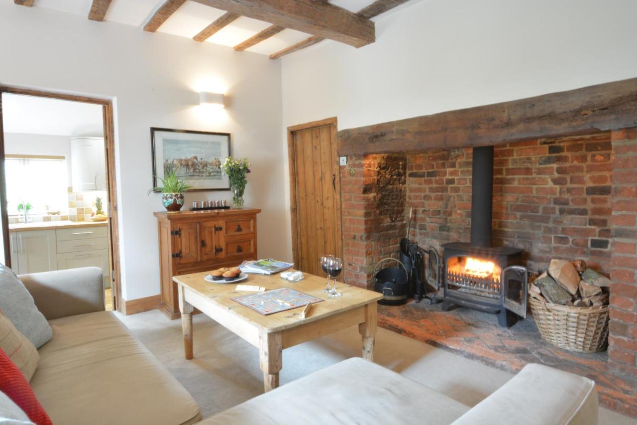 1 Tunns Cottages, Rushmere, Nr Beccles Buitenkant foto